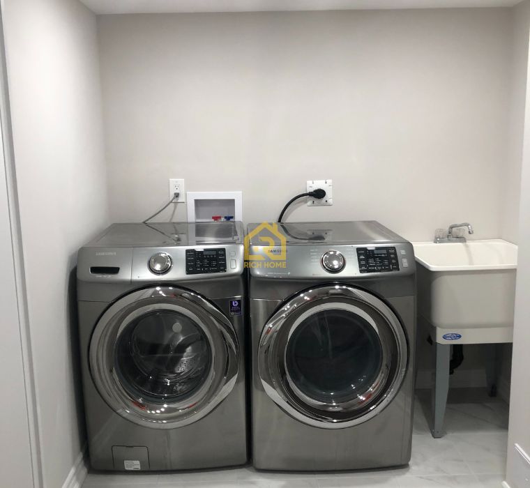 custom laundry room builders